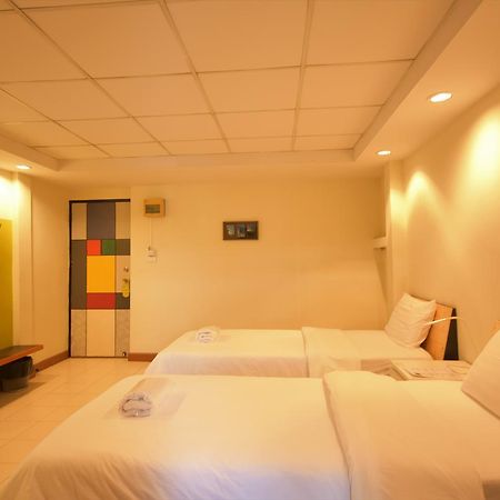 Room At Prachachuen Nonthaburi Extérieur photo