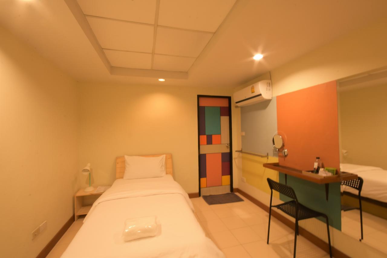 Room At Prachachuen Nonthaburi Extérieur photo