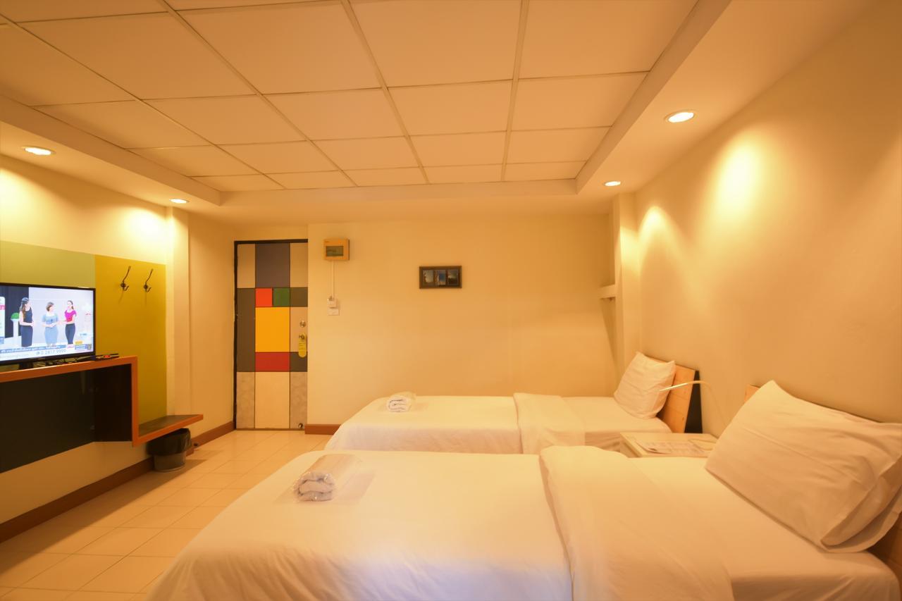 Room At Prachachuen Nonthaburi Extérieur photo