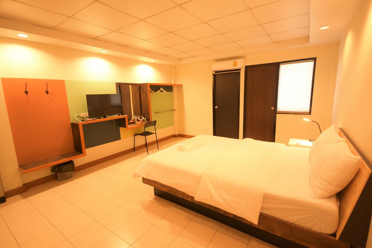 Room At Prachachuen Nonthaburi Extérieur photo