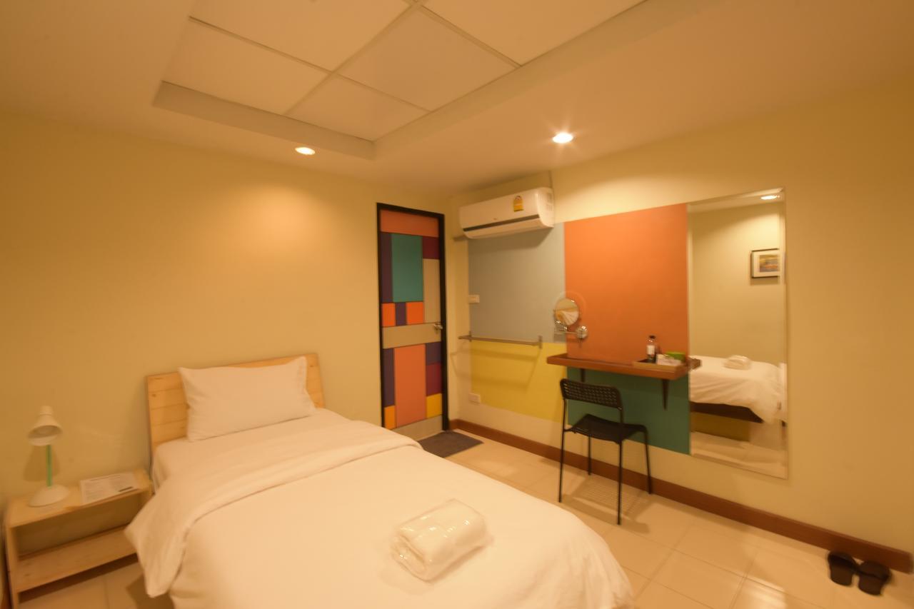 Room At Prachachuen Nonthaburi Extérieur photo