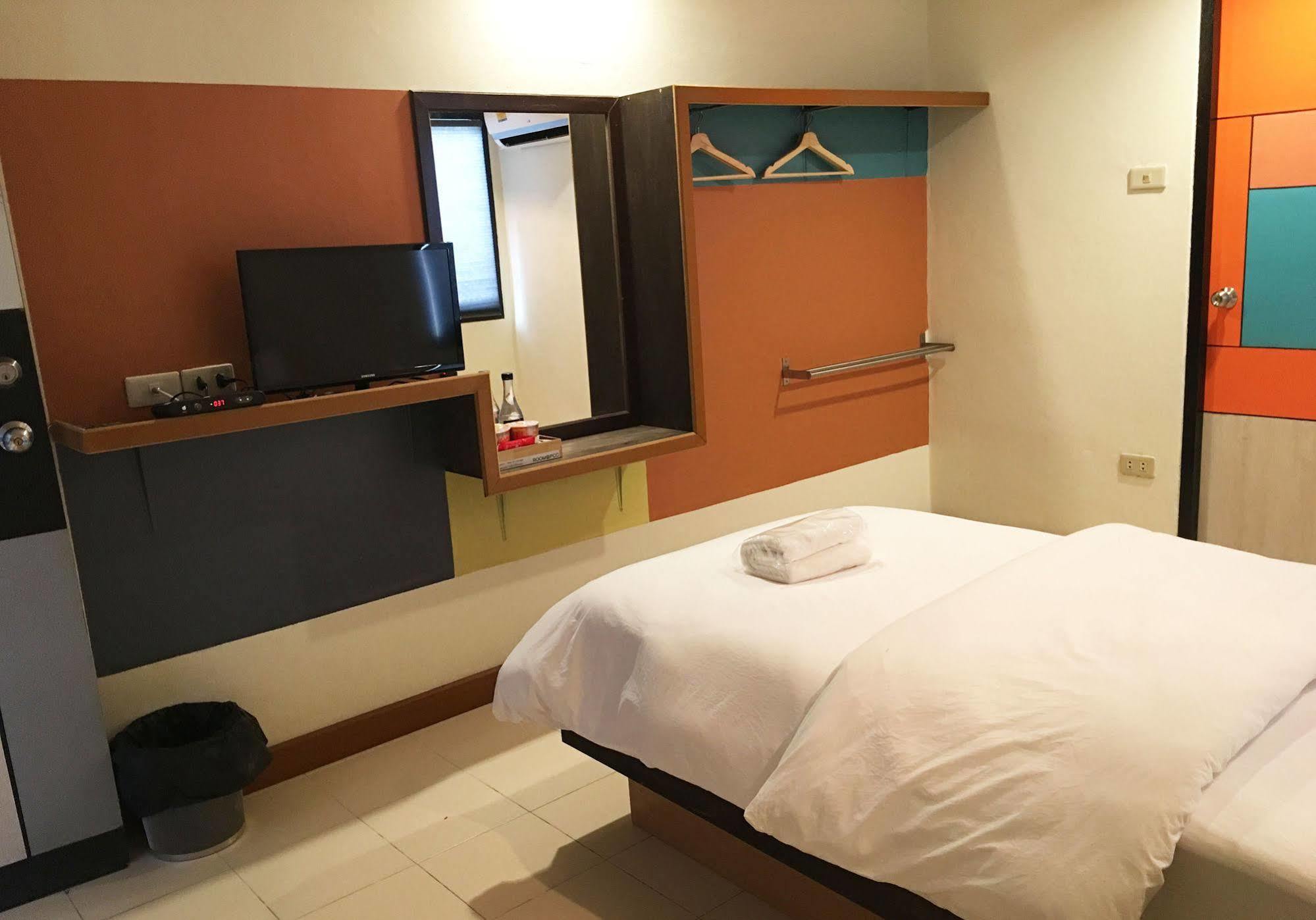 Room At Prachachuen Nonthaburi Extérieur photo