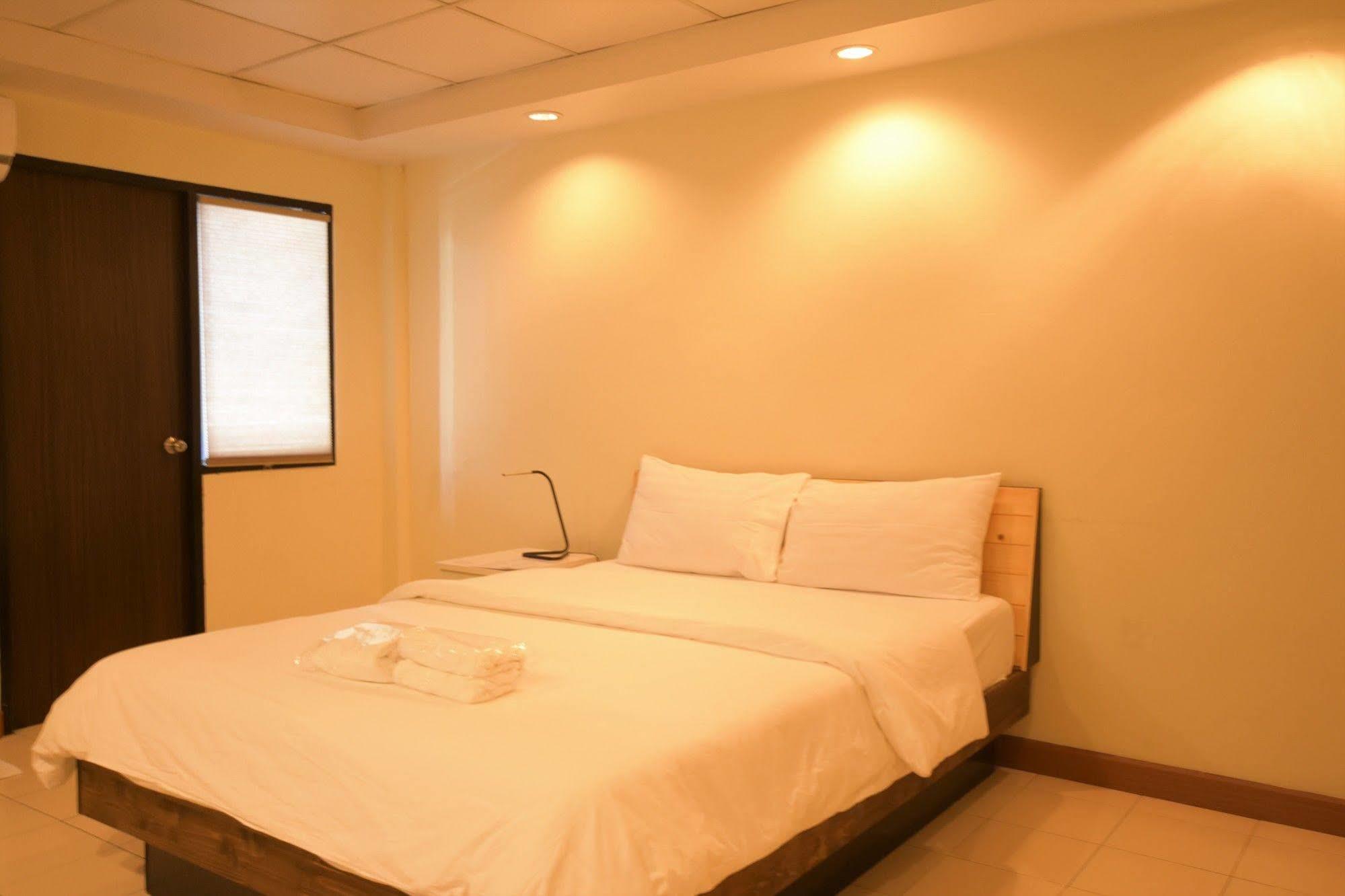 Room At Prachachuen Nonthaburi Extérieur photo