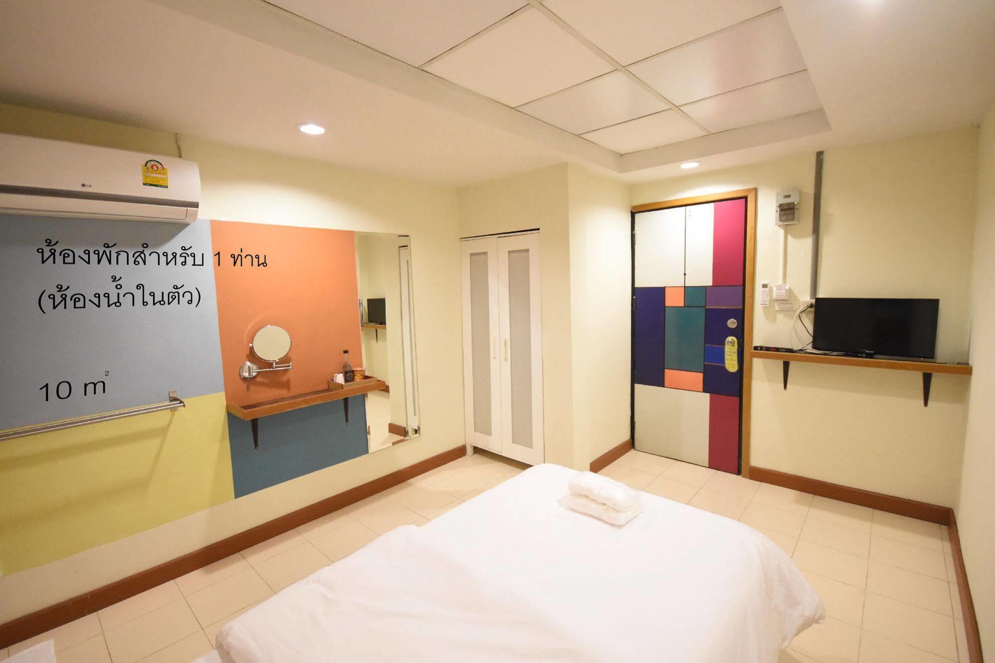 Room At Prachachuen Nonthaburi Extérieur photo