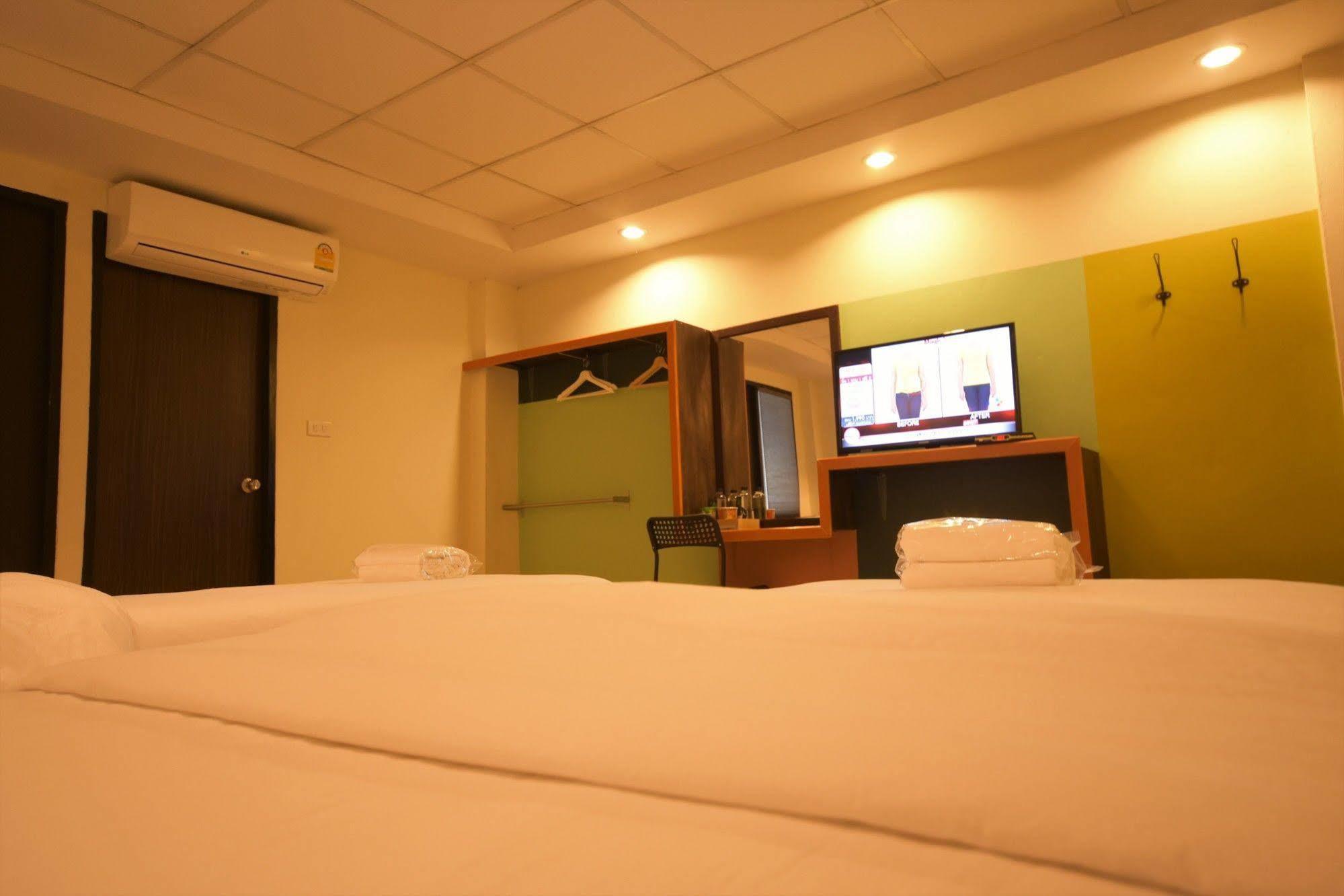 Room At Prachachuen Nonthaburi Extérieur photo
