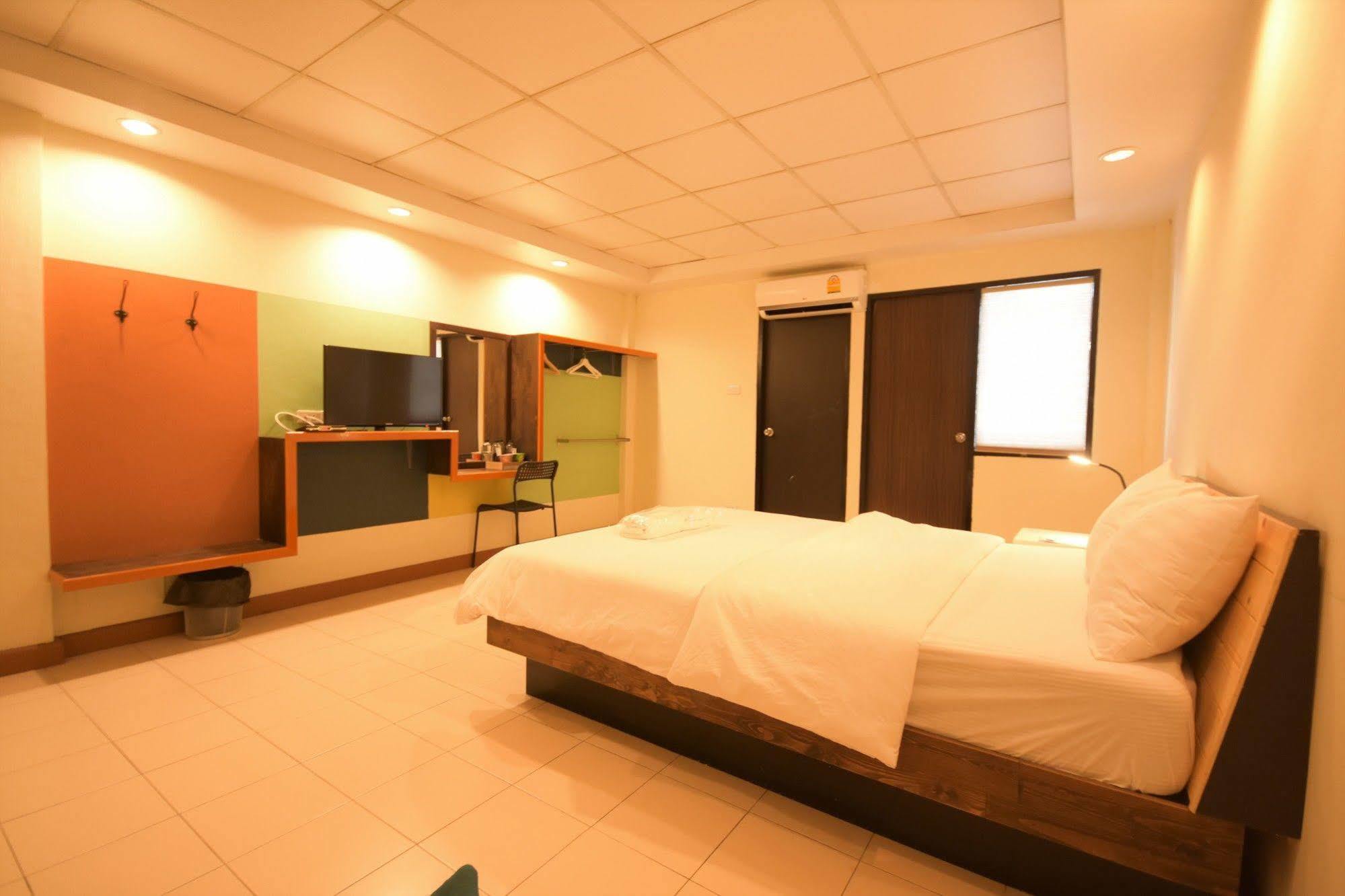 Room At Prachachuen Nonthaburi Extérieur photo