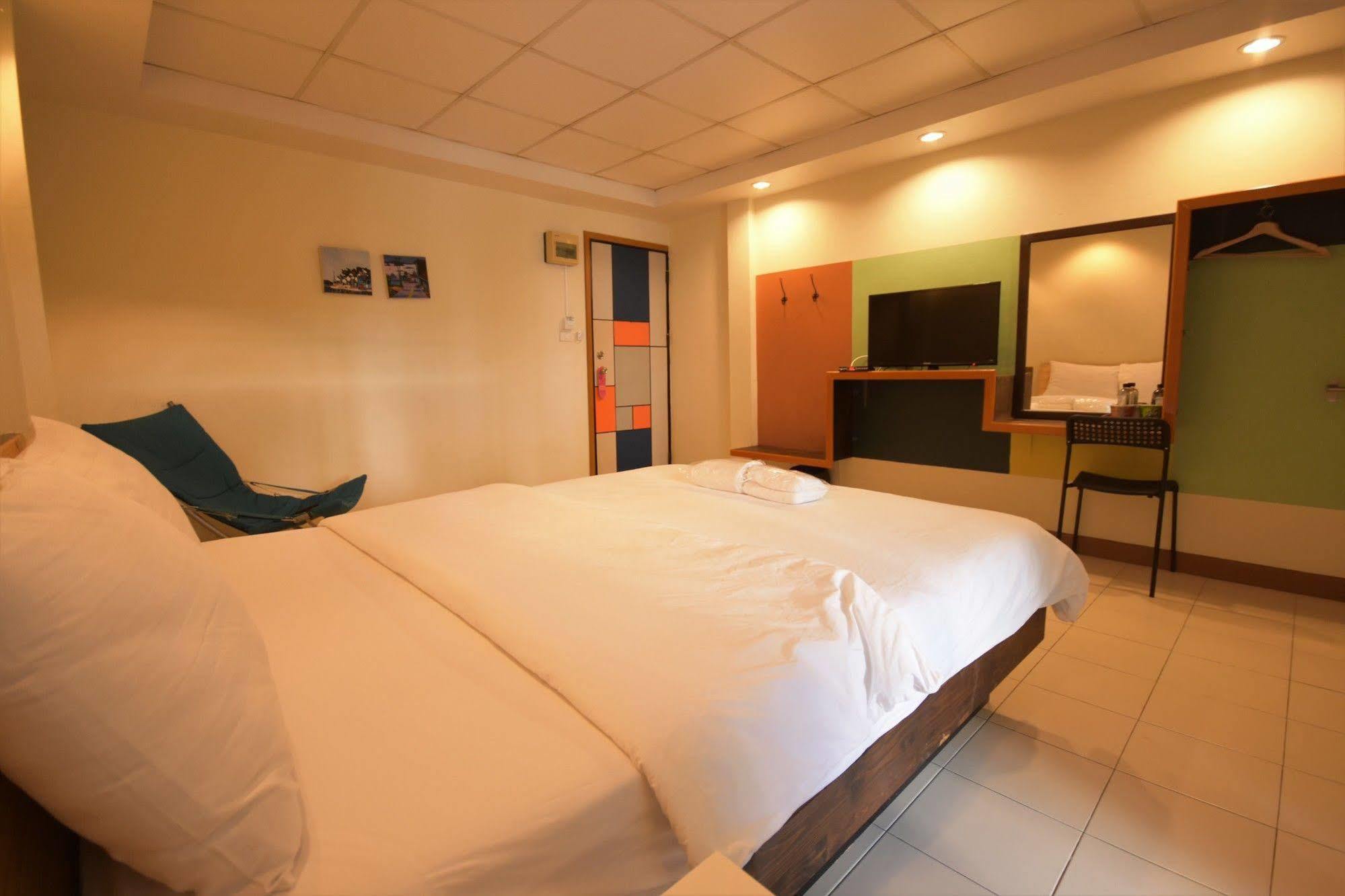 Room At Prachachuen Nonthaburi Extérieur photo