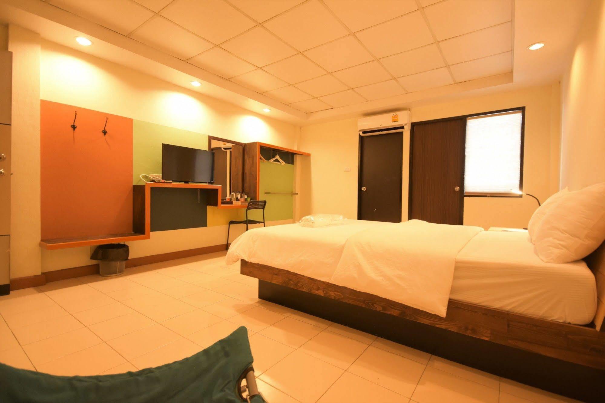 Room At Prachachuen Nonthaburi Extérieur photo