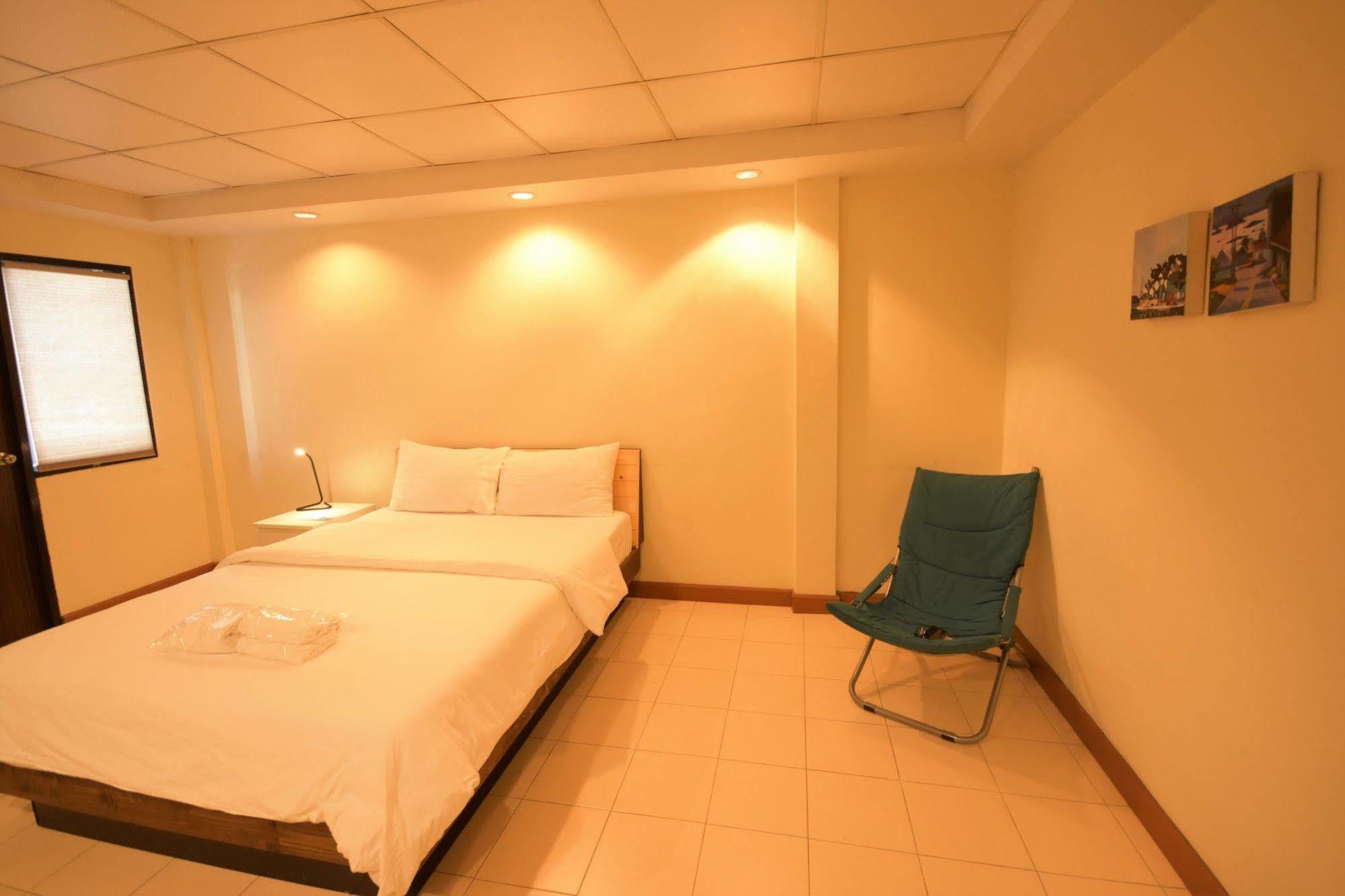 Room At Prachachuen Nonthaburi Extérieur photo