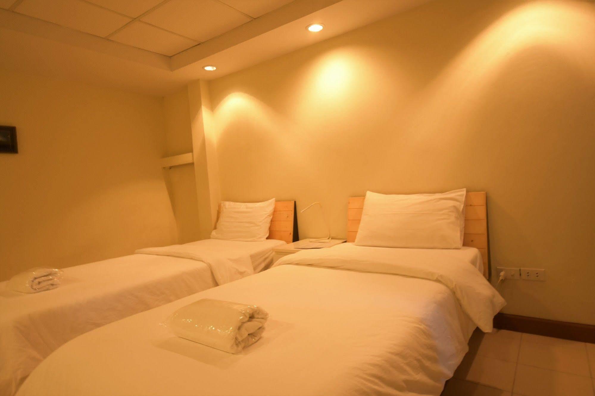 Room At Prachachuen Nonthaburi Extérieur photo