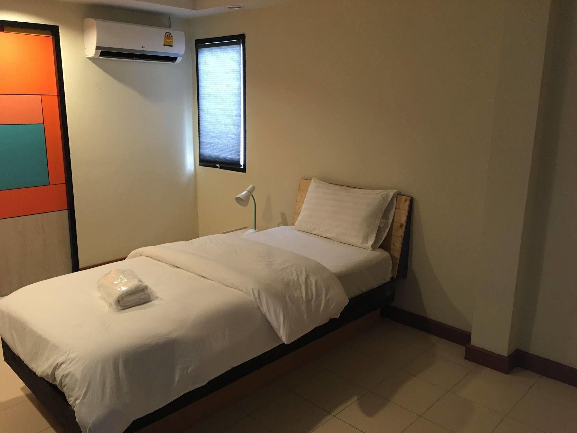 Room At Prachachuen Nonthaburi Extérieur photo