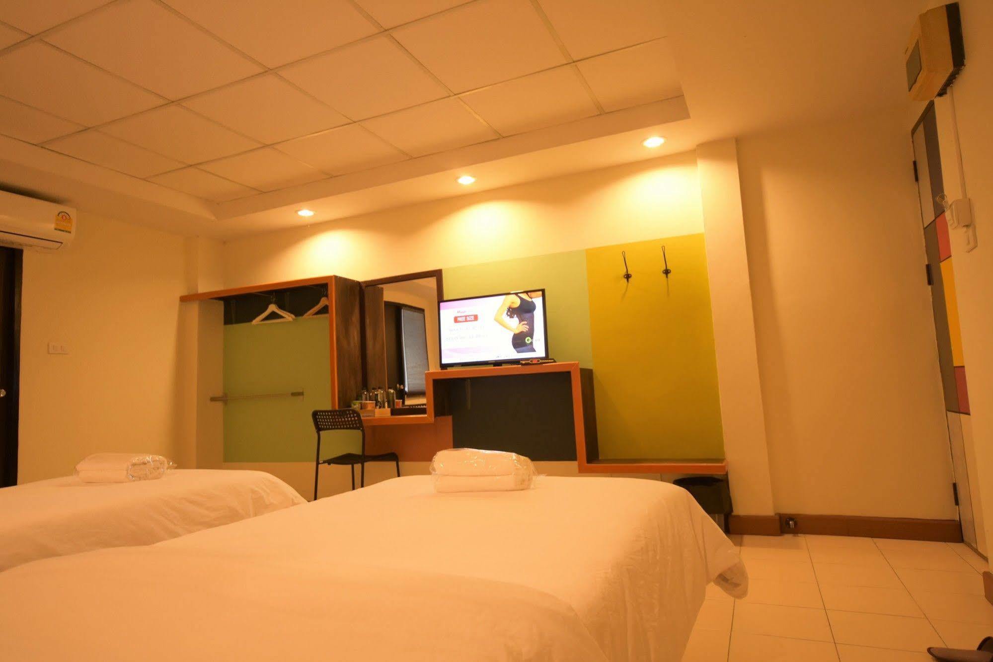 Room At Prachachuen Nonthaburi Extérieur photo